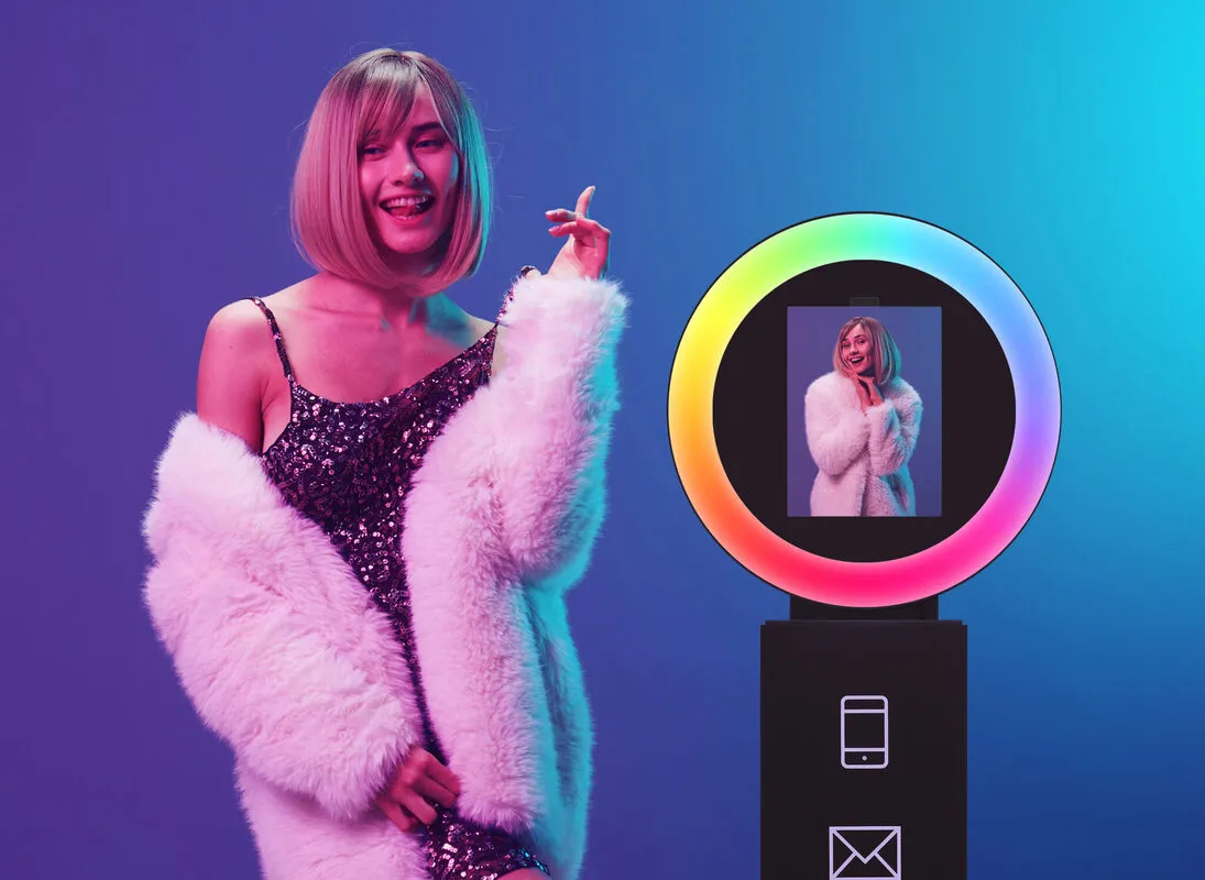 Digital Social Booth with RGB ring light and integrated vertical sharing screen