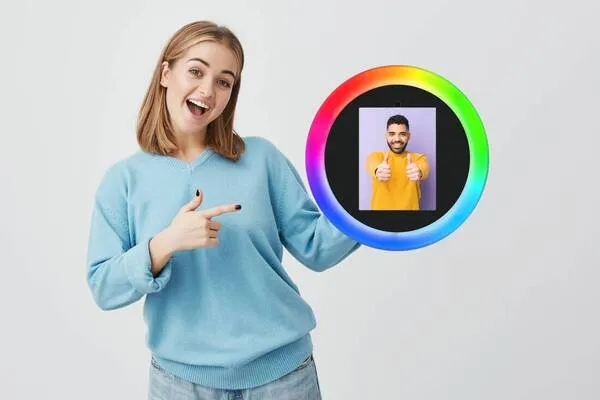 Roaming Booth promo image showing instant phone sharing from the portable ring light booth